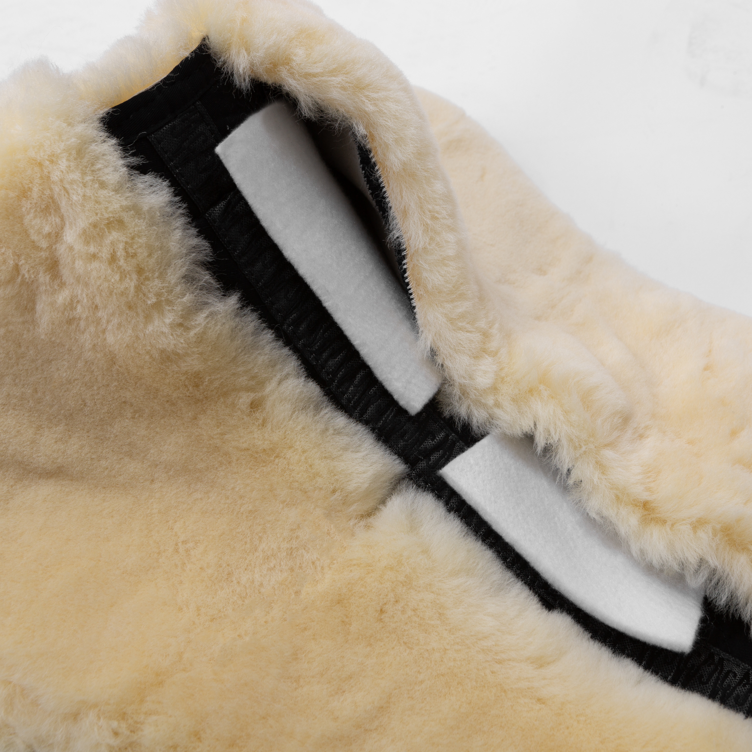 Werner Christ Horse »Pferde Sattelpad mit Trim Ultra Trip Natur / Schwarz, die Schabracke mit drei Taschen auf jeder Seite. Das 3-Taschen-System macht dieses Pad sehr variabel. Lieferung ohne Polsterung. Dies kann separat bestellt werden unter der Artikelnummer 5182-62 erhältlich bei www.Hotti24.de