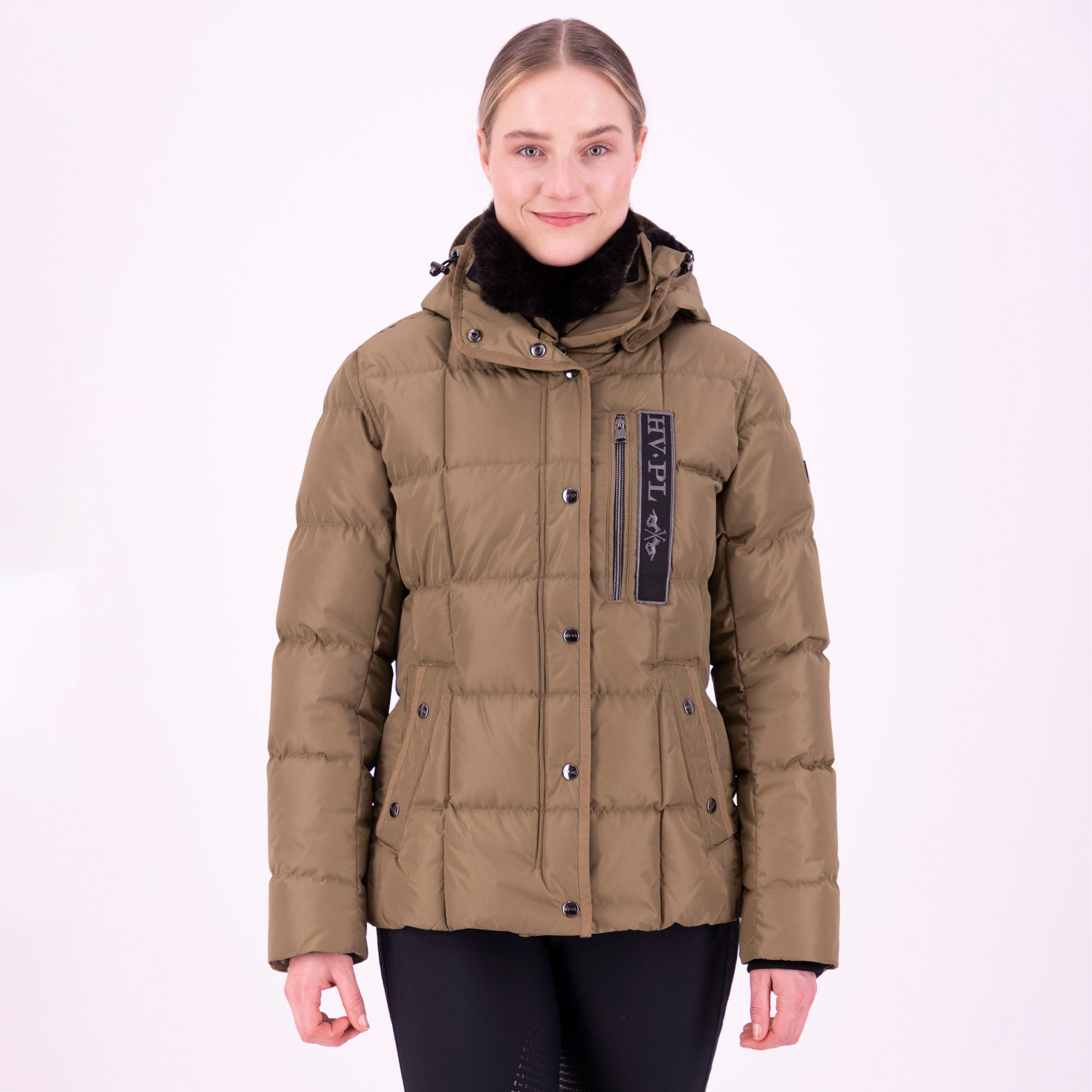 Die vorliegende Datei enthält Informationen über die HV POLO Damen Winterjacke "Jacky" in Grün mit der Artikelnummer 0406093551-6115. Leider sind aufgrund der begrenzten Bandbreite oder Sehbeeinträchtigung keine weiteren Details oder Bilder verfügbar. Sie ist erhältlich unter www.Hotti24.de.