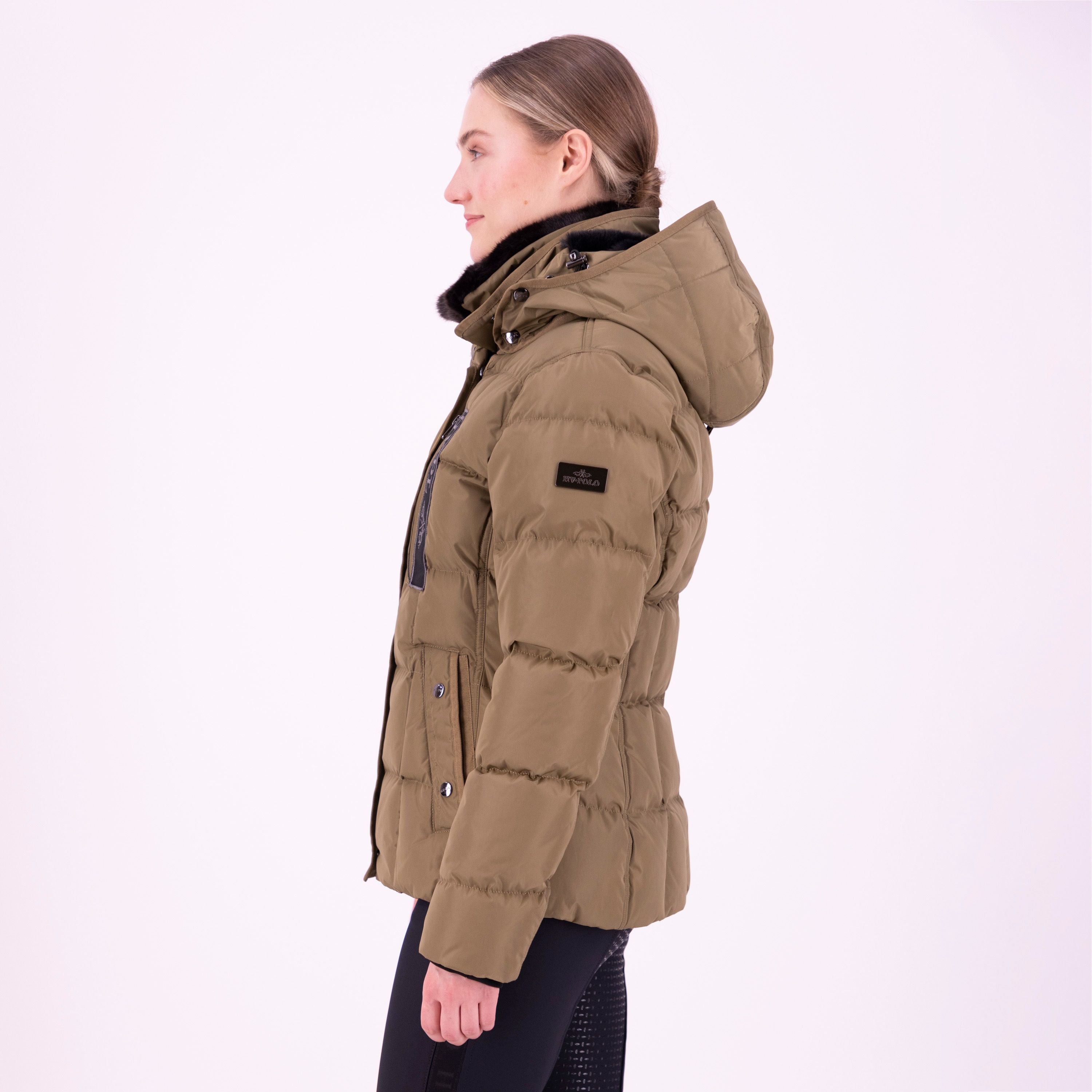 Die vorliegende Datei enthält Informationen über die HV POLO Damen Winterjacke "Jacky" in Grün mit der Artikelnummer 0406093551-6115. Leider sind aufgrund der begrenzten Bandbreite oder Sehbeeinträchtigung keine weiteren Details oder Bilder verfügbar. Sie ist erhältlich unter www.Hotti24.de.