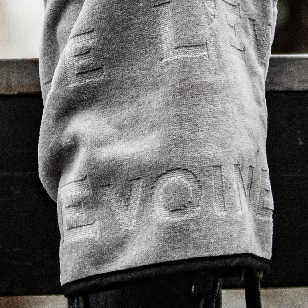 L'Evoine »Pferde Trensentuch Beige, ist perfekt für die Aufbewahrung im Spind oder in der Sattelkammer geeignet. Es schützt das Leder vor Staub und anderen Umwelteinflüssen. Artikelnummer 404CO100 / 63072000 erhältlich bei www.Hotti24.de - Trensentuch Details