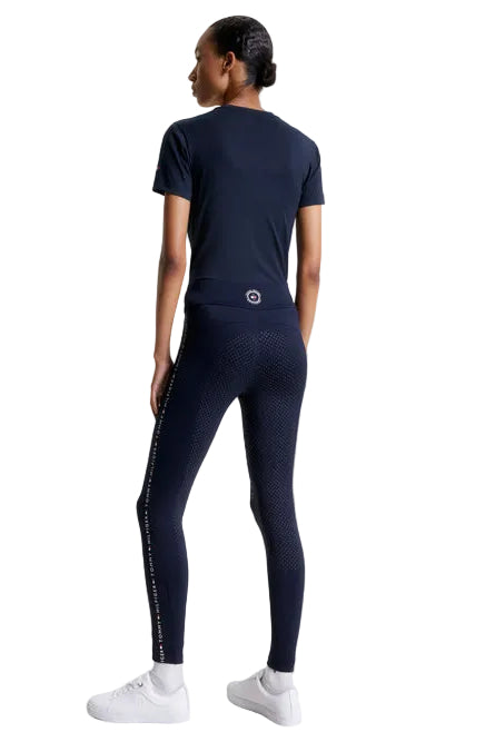 Tommy Hilfiger Equestrian® »Damen Ganzjahres Reitleggings Rome FullGrip Blau - Dark Ash, bietet maximale Dehnbarkeit und Komfort im und außerhalb des Sattels. Die Leggings ist mit einer Seitennaht mit Tommy Hilfiger RIDE Logo ausgestattet Artikelnummer th13wfle760-004 erhältlich bei www.Hotti24.de
