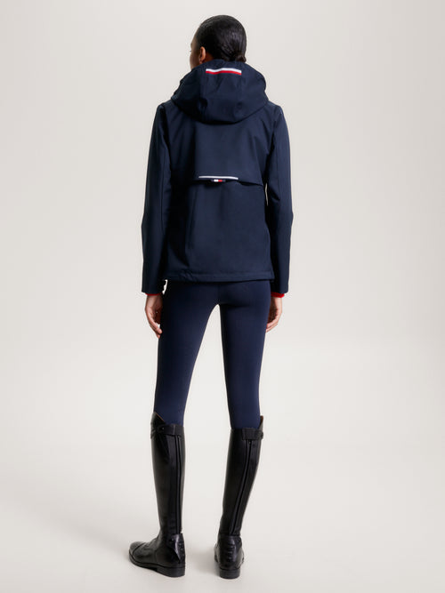 Tommy Hilfiger Equestrian® »Damen Regenjacke Barcelona Blau, ist ausgestattet mit einem wasserdichten, mit Logo bedruckten Reißverschluss und einer elastischen Kordel am Saum für einen sichereren Sitz Artikelnummer th13wjac701-004 erhältlich bei www.Hotti24.de
