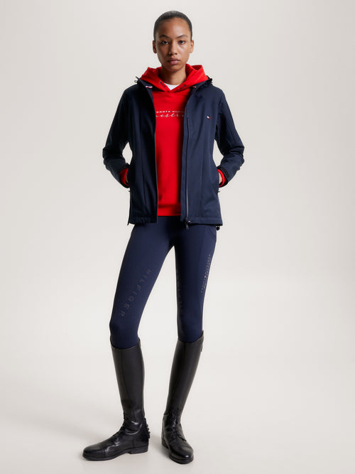 Tommy Hilfiger Equestrian® »Damen Regenjacke Barcelona Blau, ist ausgestattet mit einem wasserdichten, mit Logo bedruckten Reißverschluss und einer elastischen Kordel am Saum für einen sichereren Sitz Artikelnummer th13wjac701-004 erhältlich bei www.Hotti24.de