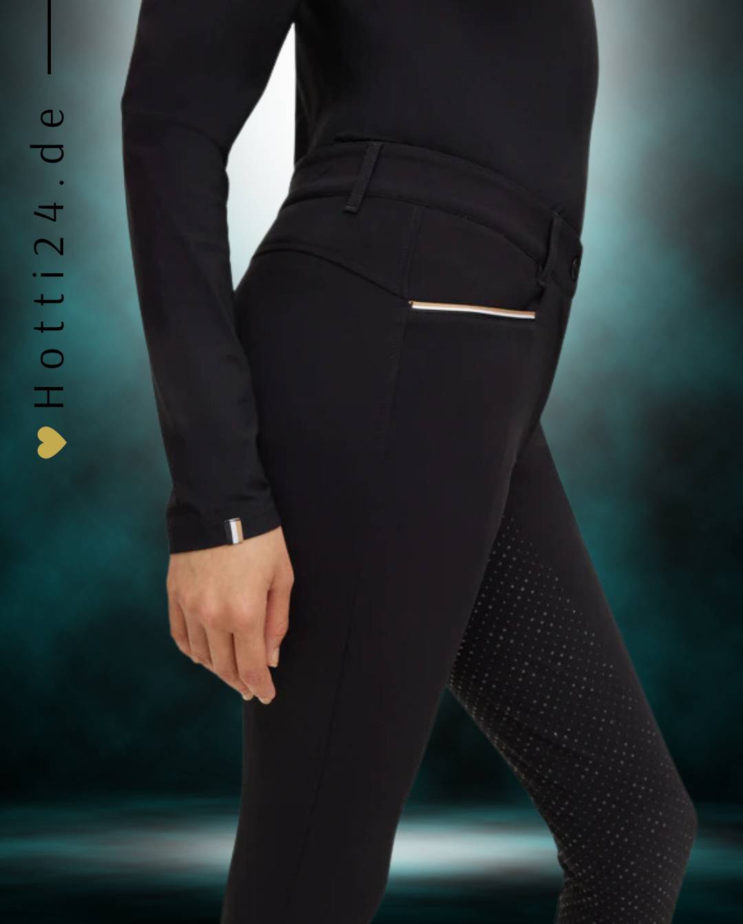Damen Reithose "Heather FullGrip" von BOSS Equestrian. Diese Reithose ist in der Farbe Schwarz erhältlich und trägt die Artikelnummer B1W1301-001. Die "Heather FullGrip" Damen Reithose wurde speziell für Reiterinnen entwickelt, um Komfort und Halt im Sattel zu bieten. Sie haben die Möglichkeit, die Reithose von vorne, von der Seite und von hinten zu betrachten, um einen umfassenden Eindruck zu erhalten. Sie können diese Damen Reithose auf der Website www.hotti24.de erwerben