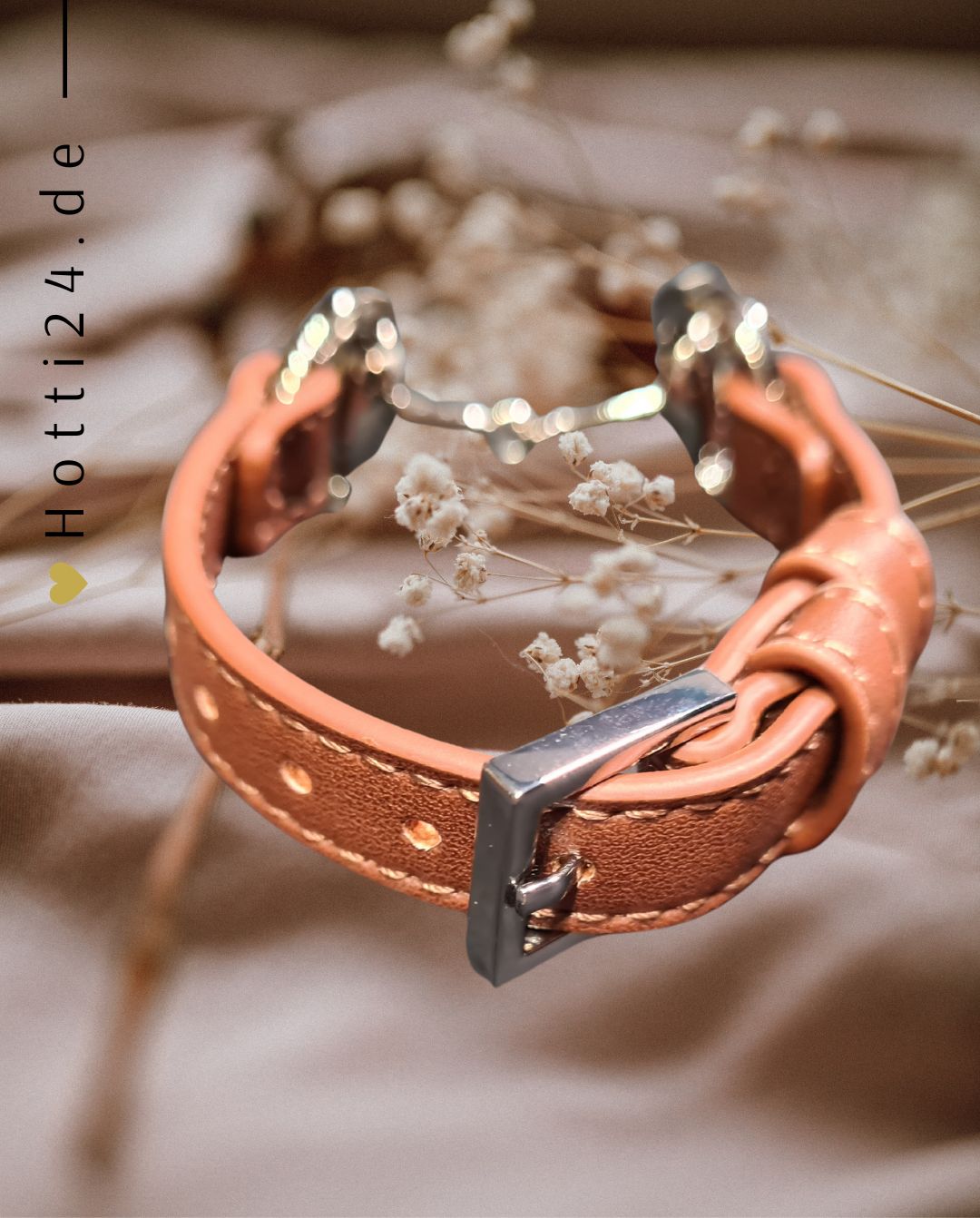 Hotti24 ☛ Shoppe dich glücklich mit HV Polo »Damen Armband Gebiss Hellbraun / Silber, dieses schicke Armband wird mit einem eingravierten Logo-Bit, das jedem Outfit eine elegante Note verleiht. Das Armband ist mit einem kleinen Stift verstellbar Artikelnummer 3404093403-125 erhältlich bei www.Hotti24.de - Armband von hinten