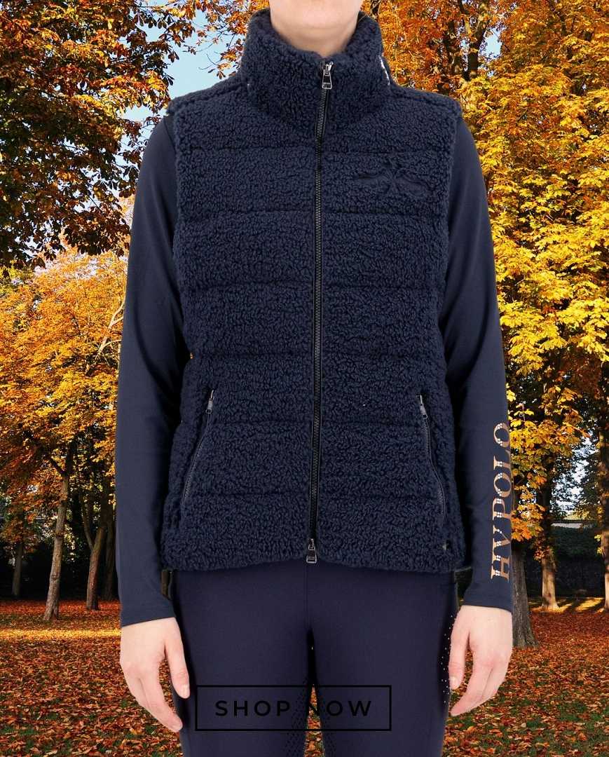 Die vorliegende Datei enthält Informationen über die HV POLO Damen Weste "Dayla" in der Farbe Blau mit der Artikelnummer 0405093551-5001. Diese Weste wurde speziell für Damen entwickelt, um sie warm zu halten und gleichzeitig stilvoll auszusehen. Sie können diese Damen Weste auf der Website www.Hotti24.de erwerben.