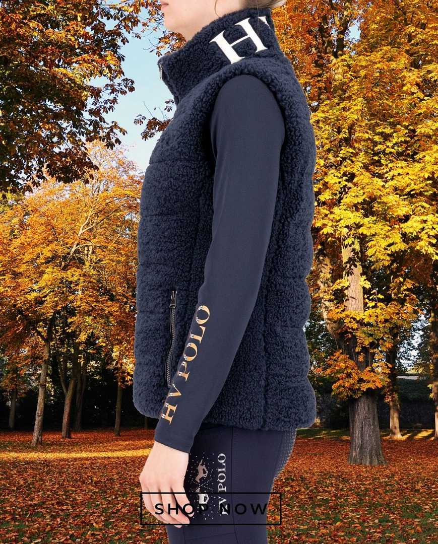 Die vorliegende Datei enthält Informationen über die HV POLO Damen Weste "Dayla" in der Farbe Blau mit der Artikelnummer 0405093551-5001. Diese Weste wurde speziell für Damen entwickelt, um sie warm zu halten und gleichzeitig stilvoll auszusehen. Sie können diese Damen Weste auf der Website www.Hotti24.de erwerben.