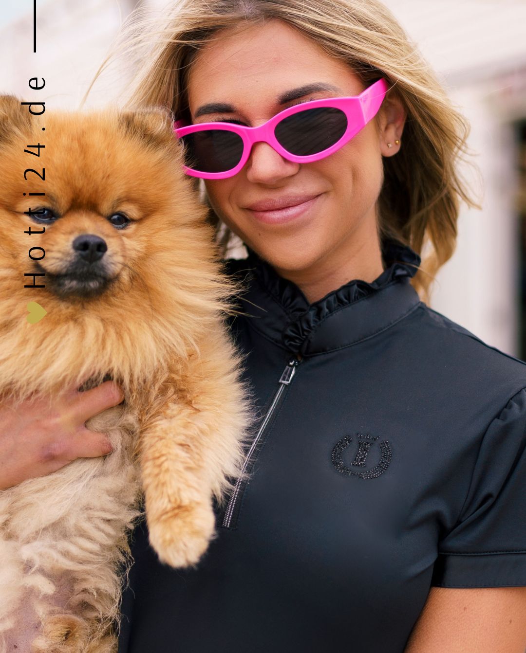 Imperial Riding »Damen T-Shirt IRHANna Schwarz, mit einem halben Reißverschluss, glänzenden Satin-Jersey-Einsätzen und Stehkragen mit Rüschen. Strassknöpfe am vorderen Verschluss, kurze Puffärmel Artikelnummer kl35122012-9000 erhältlich bei www.Hotti24.de