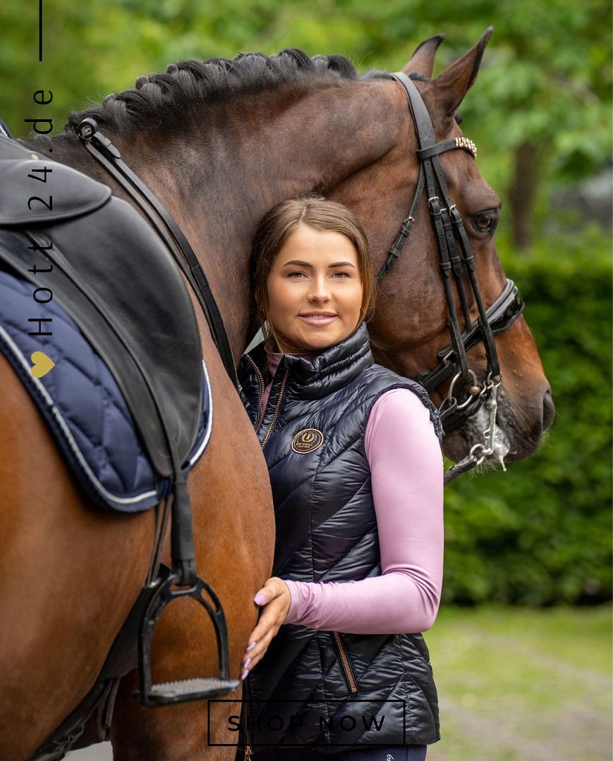 Die Imperial Riding Damen Weste "Cosmic Rider" in Blau (Artikelnummer: KL32322000-5001) ist die perfekte Ergänzung für Reiterinnen, die Stil und Funktionalität schätzen. Diese Weste hält Sie warm und komfortabel, egal ob Sie im Stall arbeiten oder im Sattel sitzen. Mit ihrem ansprechenden Design ist sie ein echter Hingucker. Diese Weste kann auf www.Hotti24.de erworben werden. Gönnen Sie sich diese vielseitige und modische Ergänzung für Ihre Reitgarderobe.