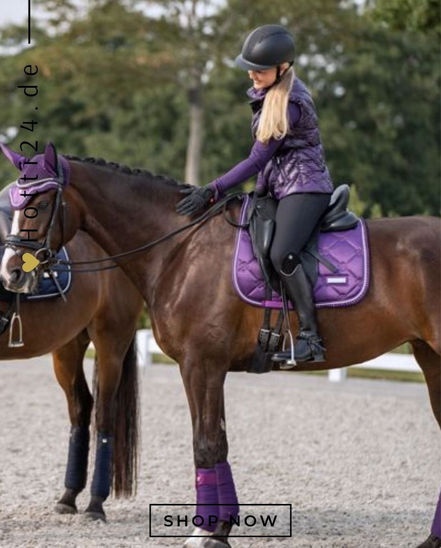 Die Imperial Riding Damen Weste "Cosmic Rider" in Lila Artikelnummer: KL32322000-4060 ist die perfekte Ergänzung für Reiterinnen, die Stil und Funktionalität schätzen. Diese Weste hält Sie warm und komfortabel, egal ob Sie im Stall arbeiten oder im Sattel sitzen. Mit ihrem ansprechenden Design ist sie ein echter Hingucker. Diese Weste kann auf www.Hotti24.de erworben werden. Gönnen Sie sich diese vielseitige und modische Ergänzung für Ihre Reitgarderobe.