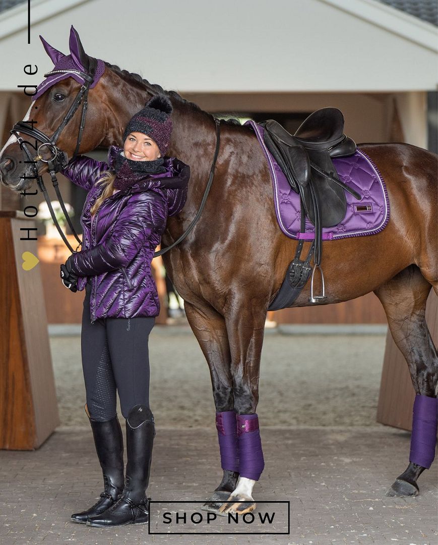 Die Imperial Riding Jacke "Cosmic Rider" in Lila Artikelnummer: KL36322010-4060 ist die ideale Wahl, um stilvoll und funktional auf dem Reiterhof zu sein. Mit ihrem trendigen Design und hochwertigen Materialien hält sie Sie warm und trocken, selbst an kalten und nassen Tagen. Diese Jacke ist ein Muss für jeden Reiter und kann auf www.Hotti24.de erworben werden. Bleiben Sie warm und modisch, egal bei welchem Wetter.