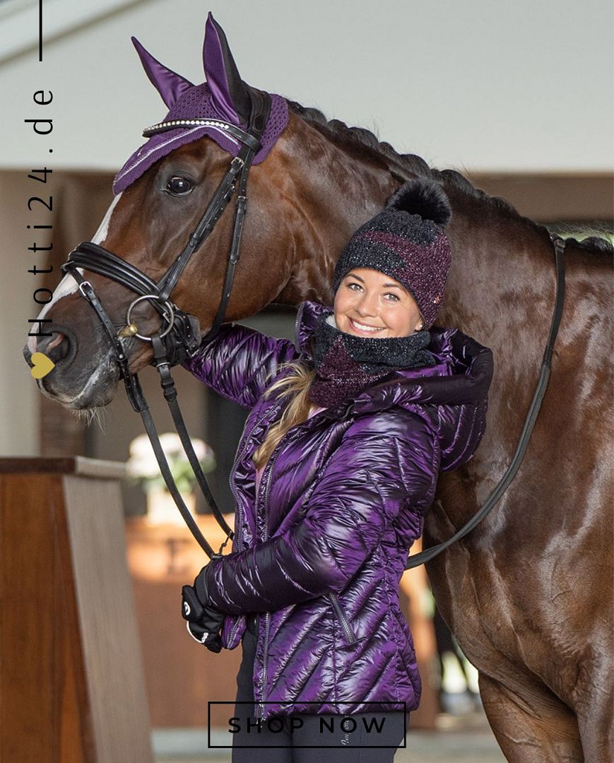 Die Imperial Riding Jacke "Cosmic Rider" in Lila Artikelnummer: KL36322010-4060 ist die ideale Wahl, um stilvoll und funktional auf dem Reiterhof zu sein. Mit ihrem trendigen Design und hochwertigen Materialien hält sie Sie warm und trocken, selbst an kalten und nassen Tagen. Diese Jacke ist ein Muss für jeden Reiter und kann auf www.Hotti24.de erworben werden. Bleiben Sie warm und modisch, egal bei welchem Wetter.