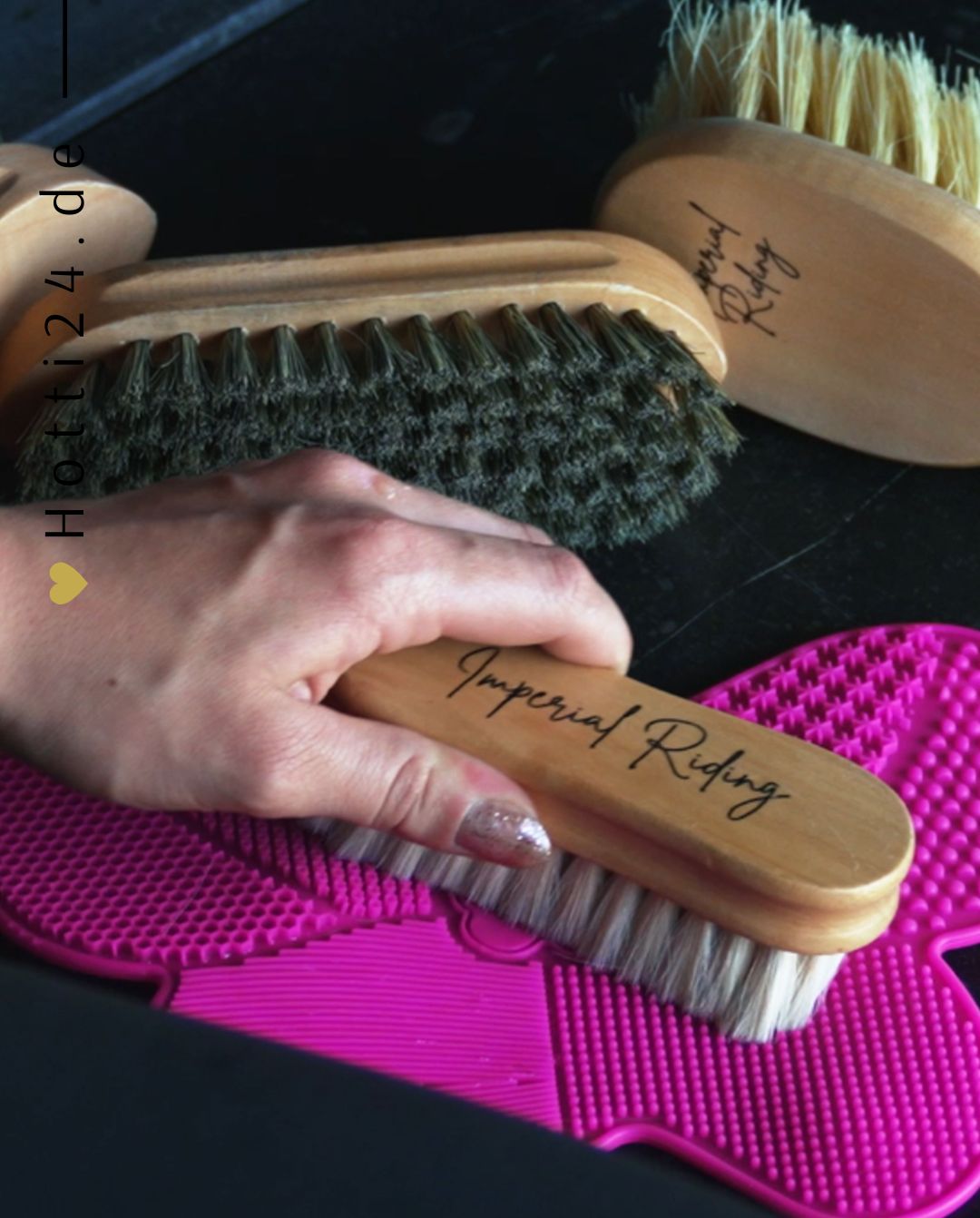 Bild analysieren imperial-riding-reinigungspad-irhbrush-st90124000-3001-pink-kaufen-www.hotti24.de