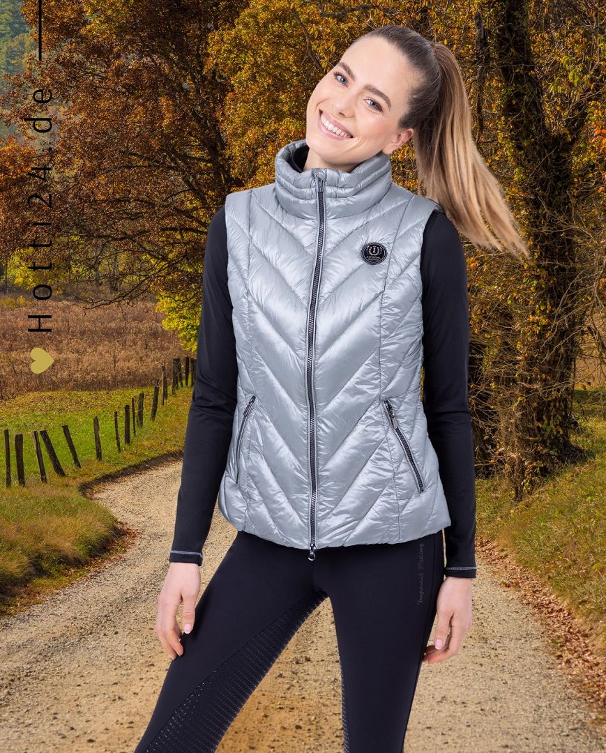 Die Imperial Riding Damen Weste "Cosmic Rider" in Grau Artikelnummer: KL32322000-7106 ist die perfekte Ergänzung für Reiterinnen, die Stil und Funktionalität schätzen. Diese Weste hält Sie warm und komfortabel, egal ob Sie im Stall arbeiten oder im Sattel sitzen. Mit ihrem ansprechenden Design ist sie ein echter Hingucker. Diese Weste kann auf www.Hotti24.de erworben werden. Gönnen Sie sich diese vielseitige und modische Ergänzung für Ihre Reitgarderobe.
