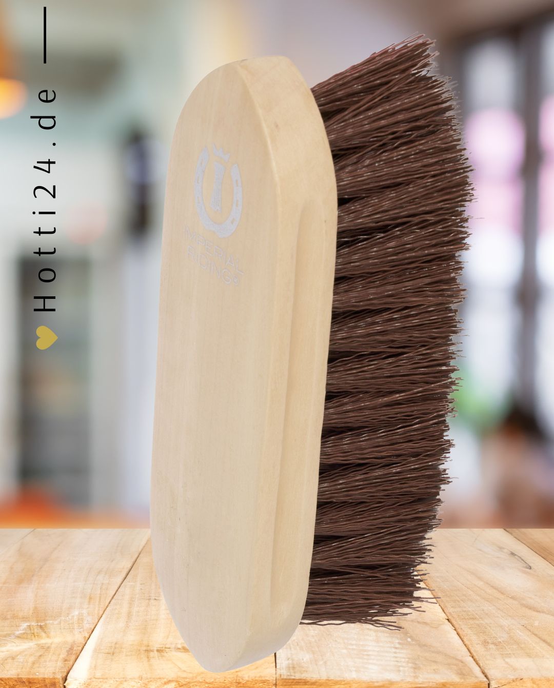 Imperial Riding »Pferde Wurzelbürste hart Braun, die Borsten ermöglichen es, hartnäckigen Schmutz und Schlamm und Verkrustungen im Fell, den Beinen, Hufwurzeln zu entfernen, ohne dabei die empfindliche Haut zu verletzen. Artikelnummer 3007000002-8030 erhältlich bei www.Hotti24.de