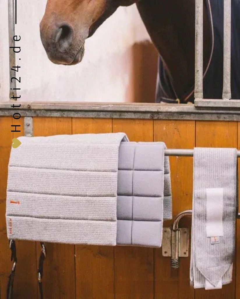 incrediwear equine »pferde bandagierunterlagen 2er set Artikelnummer ess-12-001. Mindert das Risiko von Verletzungen, Körpereigene Bekämpfung von Entzündungen, Verbesserter Nährstoff- und Sauerstofftransport, Verkürzte die Erholungs- und Regenerationszeiten, Schnelleres Abklingen von Schwellungen & Prellungen. Erhältlich unter www.Hotti24.de