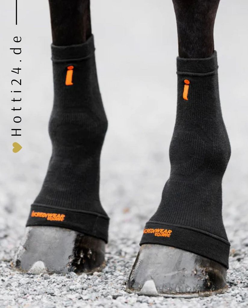 incrediwear equine »pferde hoof socks 2er set Artikelnummer ESS-12-005. Mindert das Risiko von Verletzungen, Körpereigene Bekämpfung von Entzündungen, Verbesserter Nährstoff- und Sauerstofftransport, Verkürzte die Erholungs- und Regenerationszeiten, Schnelleres Abklingen von Schwellungen & Prellungen. Erhältlich unter www.Hotti24.de