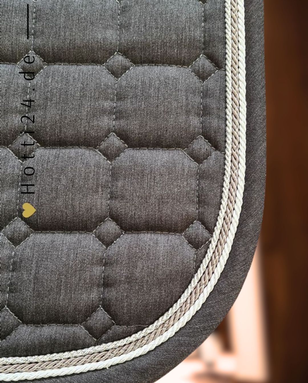 Isabell Werth »Dressurschabracke Gigolo Grey