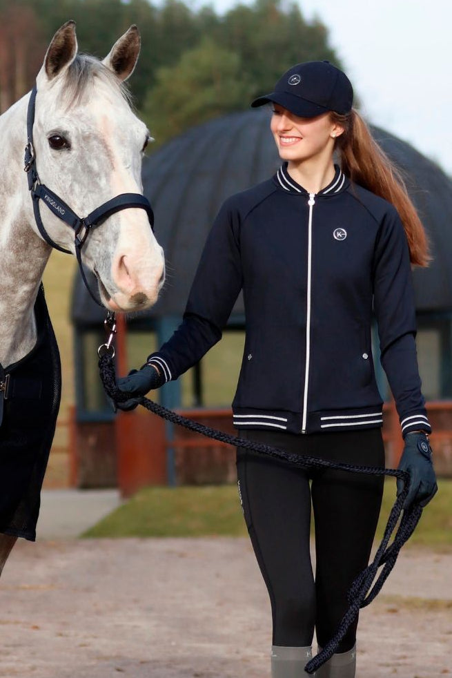 Kingsland »Damen Jacke Hollyn Blau, ist nicht nur super bequem ist, sondern auch richtig stylisch. Diese Sweatjacke ist aus hochfunktionalem, strapazierfähigem und dichtem Strickstoff gefertigt, der sich einfach fantastisch anfühlt Artikelnummer 2410183511-6020 erhältlich bei www.Hotti24.de