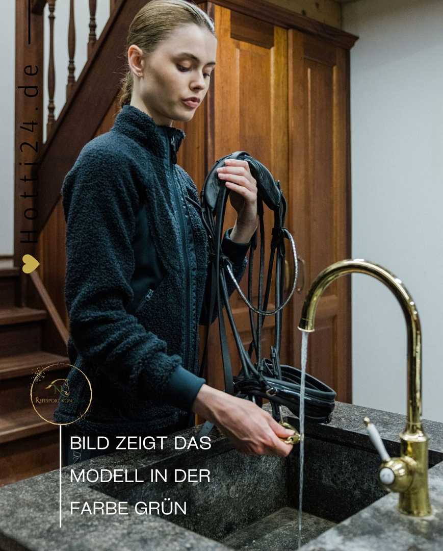 Kingsland präsentiert die Ellen Fleecejacke in der Farbe Blau mit der Artikelnummer 2330183214-6020. Diese Fleecejacke bietet nicht nur Wärme, sondern auch Stil und eignet sich ideal für verschiedene Freizeitaktivitäten. Für weitere Informationen und die Möglichkeit zum Kauf besuchen Sie bitte die Website www.Hotti24.de