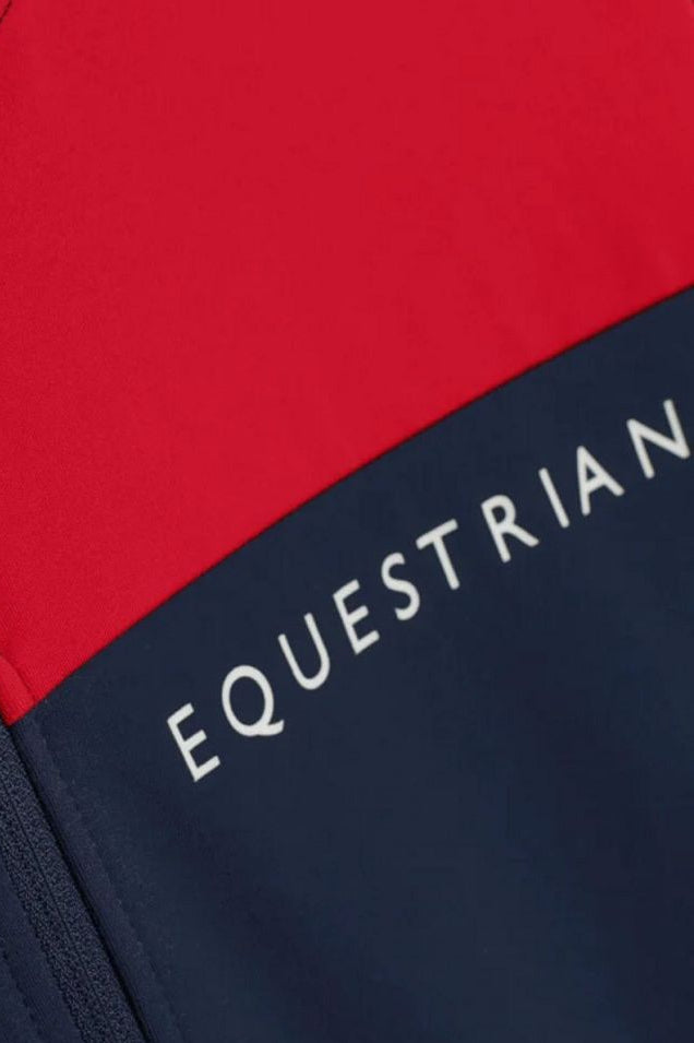 Die TOMMY HILFIGER Damenjacke im Colorblock-Stil (Artikelnummer: TH07WZHO301-004) in Blau ist die perfekte Wahl für stilbewusste Frauen. Diese Jacke kombiniert trendiges Design mit hochwertiger Qualität und hält Sie gleichzeitig warm und bequem. Sie können diese Jacke auf www.Hotti24.de erwerben und Ihren Kleiderschrank um ein modisches Highlight bereichern.