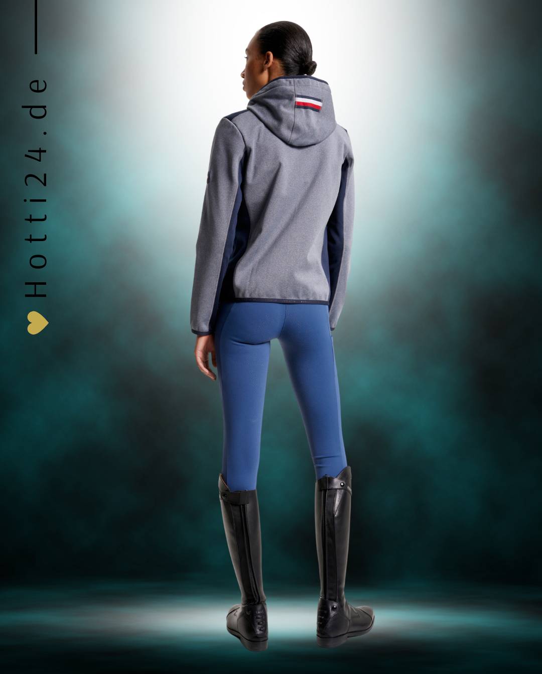 Damen-Jacke im Softshell-Stil von Tommy Hilfiger mit der Bezeichnung "Softshell Jacke London TH08WJAC451-027" in der Farbe Grau. Diese Softshell-Jacke ist auf der Webseite www.hotti24.de erhältlich. Sie wurde speziell für Damen entworfen, um sowohl Stil als auch Schutz vor den Elementen zu bieten. Zusätzlich sind in der Datei Bilder der Softshell-Jacke aus verschiedenen Blickwinkeln enthalten: von vorne, von der Seite und von hinten