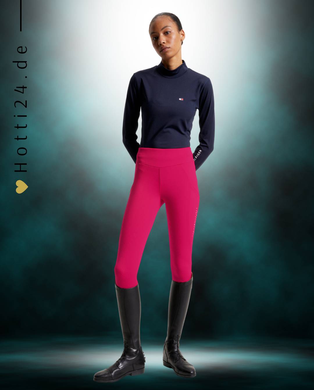 Damen-Trainingshirt von Tommy Hilfiger mit der Bezeichnung "Baselayer TH08WLST432-004" in der Farbe Blau. Dieses Trainingshirt ist auf der Webseite www.hotti24.de erhältlich. Es wurde speziell für Damen entworfen, um Stil und Komfort während sportlicher Aktivitäten zu bieten. Zusätzlich sind in der Datei Bilder des Trainingsshirts aus verschiedenen Blickwinkeln enthalten: von vorne, von der Seite und von hinten
