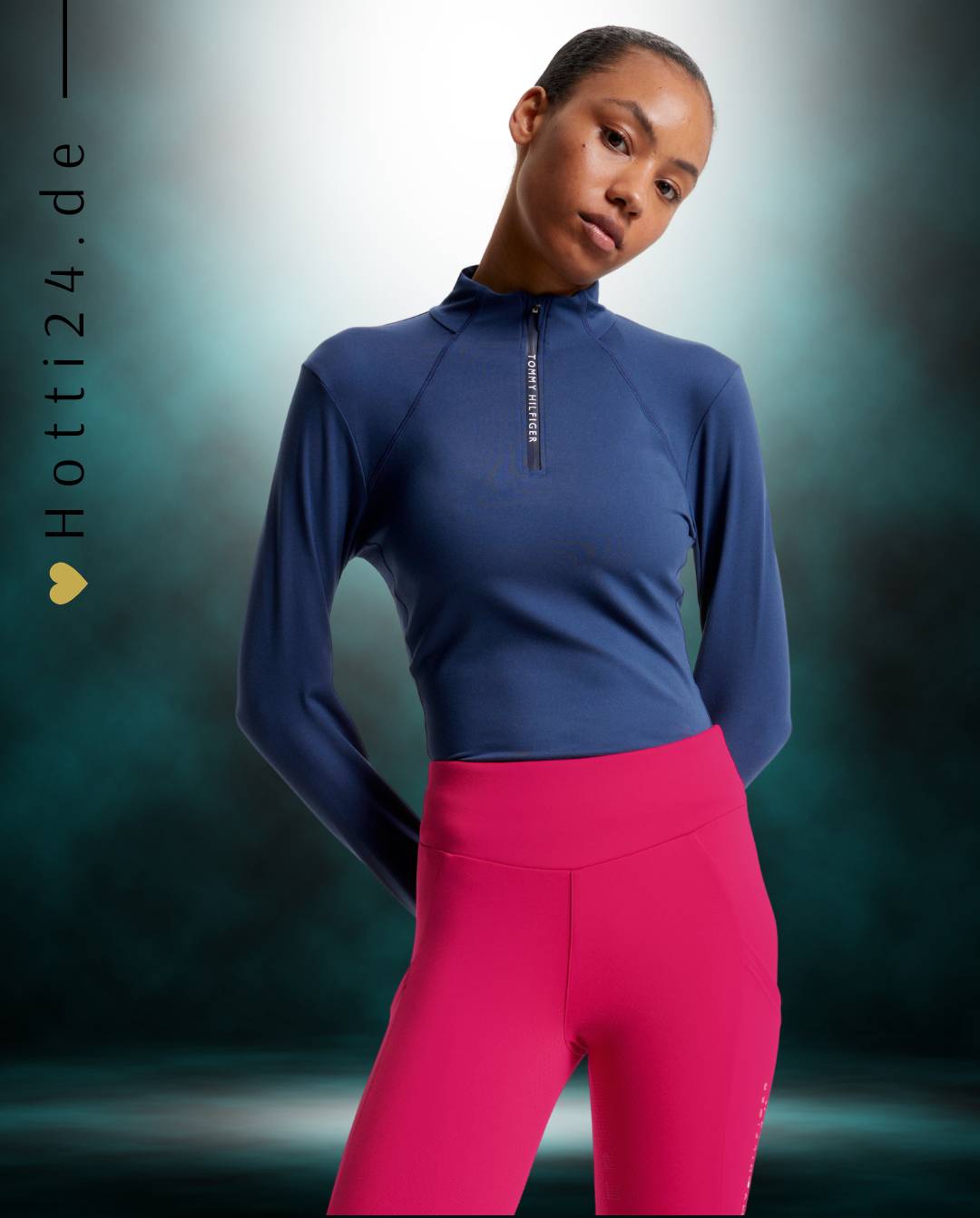 Damen-Trainingshirt von Tommy Hilfiger mit der Bezeichnung "Thermo Baselayer TH08WLZT433-041" in der Farbe Blau. Dieses Trainingshirt ist auf der Webseite www.hotti24.de erhältlich. Es wurde speziell für Damen entworfen, um Stil und Komfort während sportlicher Aktivitäten zu bieten. Zusätzlich sind in der Datei Bilder des Trainingsshirts aus verschiedenen Blickwinkeln enthalten: von vorne, von der Seite und von hinten