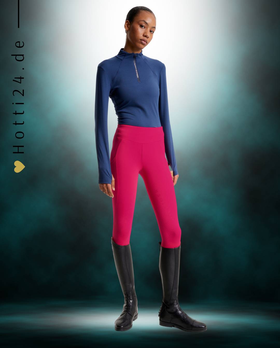 Damen-Trainingshirt von Tommy Hilfiger mit der Bezeichnung "Thermo Baselayer TH08WLZT433-041" in der Farbe Blau. Dieses Trainingshirt ist auf der Webseite www.hotti24.de erhältlich. Es wurde speziell für Damen entworfen, um Stil und Komfort während sportlicher Aktivitäten zu bieten. Zusätzlich sind in der Datei Bilder des Trainingsshirts aus verschiedenen Blickwinkeln enthalten: von vorne, von der Seite und von hinten