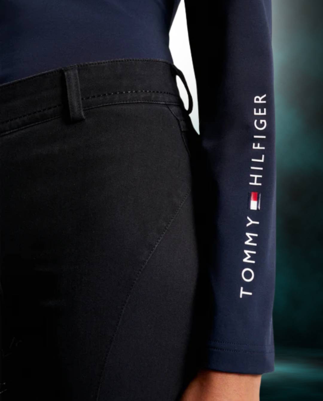 Die vorliegende Datei enthält Informationen über ein Damen Trainingsshirt von Tommy Hilfiger mit dem Namen "Thermo". Dieses Trainingsshirt wurde entwickelt, um Komfort und Wärme während des Trainings zu bieten. Sie können dieses Damen Trainingsshirt auf www.hotti24.de erwerben.