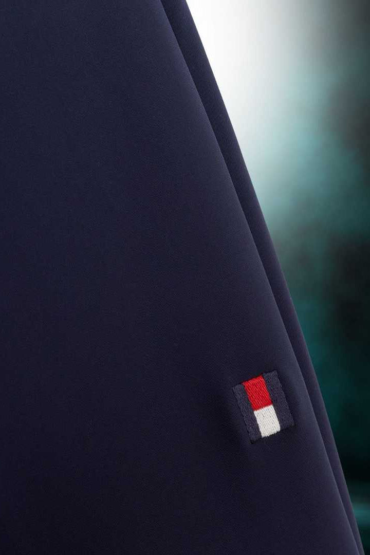 Tommy Hilfiger Equestrian® »Herren Reithose Geneva All Year KnieGrip Blau, Fantastischer Hochleistungsstoff mit mehreren Funktionen, darunter schnelles Trocknen, feuchtigkeitsableitende Eigenschaften, UV-Schutz und 4-Wege Power Stretch Artikelnummer th08mkbr488 erhältlich bei www.Hotti24.de