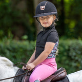 Imperial Riding » Kinder Trainingsshirt IRHRoxy Schwarz, die gute Passform am Körper und an der Hüfte sorgt für ein entspanntes Tragegefühl und uneingeschränkte Bewegungsfreiheit  Artikelnummer kl35123031-9000 erhältlich bei www.Hotti24.de