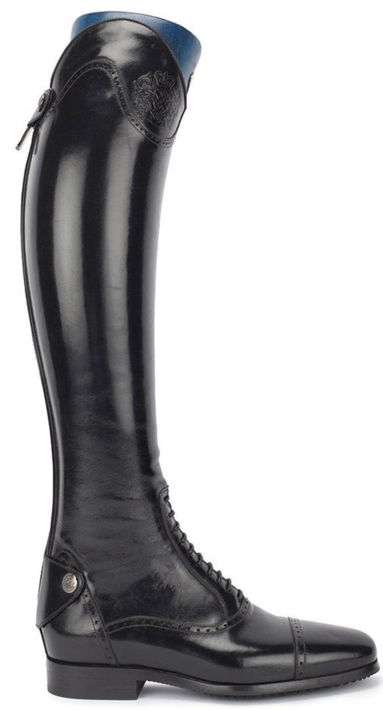 Die ALBERTO FASCIANI »Reitstiefel Springstiefel in Schwarz mit der Artikelnummer 33604 ist bei www.Hotti24.de erhältlich. Die Bilder zeigen das Modell aus verschieden Ansichten.