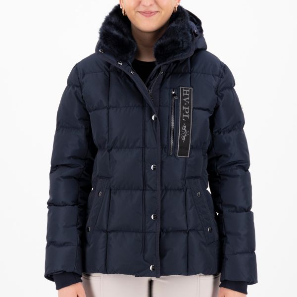 Die vorliegende Datei enthält Informationen über die HV POLO Damen Winterjacke "Jacky" in Blau mit der Artikelnummer 0406093551-5001. Leider sind aufgrund der begrenzten Bandbreite oder Sehbeeinträchtigung keine weiteren Details oder Bilder verfügbar.  Sie ist erhältlich unter www.Hotti24.de.