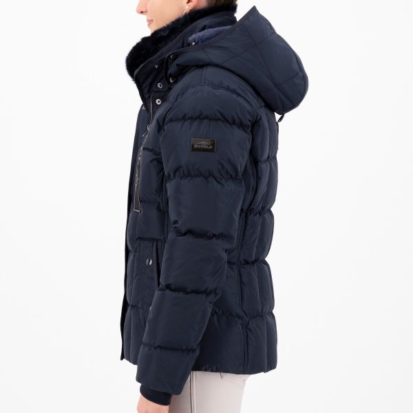 Die vorliegende Datei enthält Informationen über die HV POLO Damen Winterjacke "Jacky" in Blau mit der Artikelnummer 0406093551-5001. Leider sind aufgrund der begrenzten Bandbreite oder Sehbeeinträchtigung keine weiteren Details oder Bilder verfügbar.  Sie ist erhältlich unter www.Hotti24.de.