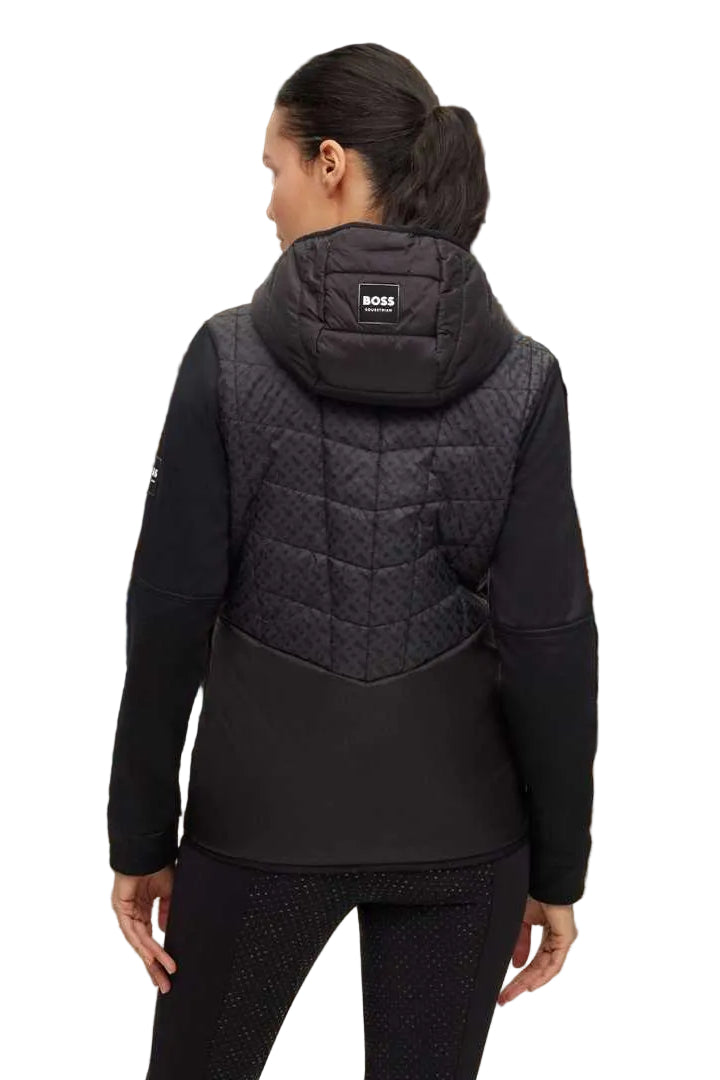 Die Datei beinhaltet Informationen über eine Damenjacke mit dem Namen "Bruna Performance" von der Marke BOSS. Die Jacke ist winddicht und wasserdicht. Die Artikelnummer lautet B1W1403-001, und die Jacke ist in der Farbe Schwarz erhältlich. Sie kann auf der Website www.hotti24.de erworben werden.