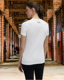BOSS Equestrian »Damen T-Shirt Maya Weiß, präsentiert sich mit einem modernen und sportlichen Design. Der Rundhalsausschnitt und der Halbarm sorgen für einen legeren Look Artikelnummer b3w0601-100 erhältlich bei www.Hotti24.de