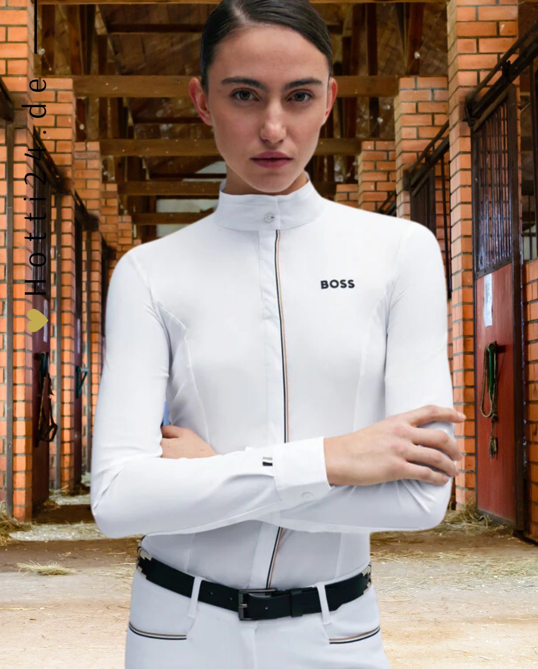 BOSS Equestrian »Damen Turnierbluse Emma Weiß Frühling / Sommer, besticht durch ihre raffinierte Gestaltung. Mit einer Signature Stripe Paspelierung entlang der Knopfleiste und einem Mittelteil aus Cotton Stretch Artikelnummer b3w0401-100 erhältlich bei www.Hotti24.de