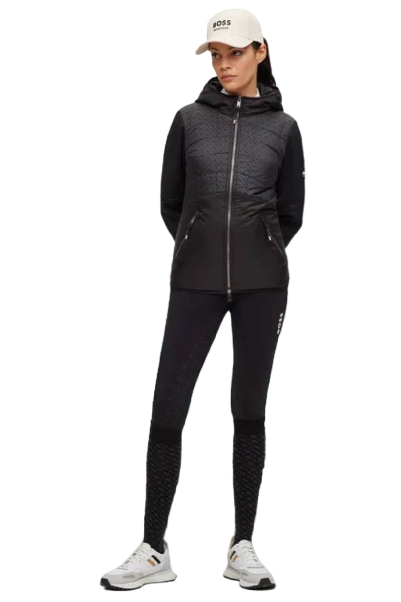 Damen Reithose "Heather FullGrip" von BOSS Equestrian. Diese Reithose ist in der Farbe Schwarz erhältlich und trägt die Artikelnummer B1W1301-001. Die "Heather FullGrip" Damen Reithose wurde speziell für Reiterinnen entwickelt, um Komfort und Halt im Sattel zu bieten. Sie haben die Möglichkeit, die Reithose von vorne, von der Seite und von hinten zu betrachten, um einen umfassenden Eindruck zu erhalten. Sie können diese Damen Reithose auf der Website www.hotti24.de erwerben