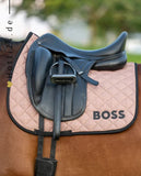 BOSS Equestrian »Pferde Dressurschabracke Camel Braun, eine exklusive Dressurschabracke, die mit einer schwarzen Einfassung begeistert. Das BOSS Logos auf der linken Seite verleiht dieser Schabracke eine edle Note Artikelnummer b3h0703-260 kaufen bei www.Hotti24.de