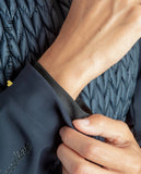 Die vorliegende Datei enthält Informationen über die Damen Softshelljacke "Ebesse" von EQUILINE. Diese Jacke ist in der Farbe Blau erhältlich und trägt die Artikelnummer EW023PR09803-002. Die "Ebesse" Softshelljacke wurde speziell für Damen entwickelt, um Stil und Funktionalität zu bieten. Sie können diese Damen Softshelljacke auf der Website www.hotti24.de erwerben.