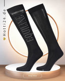 Damen Socken "Gebug" von EQUILINE. Diese Socken sind in der Farbe Schwarz erhältlich und tragen die Artikelnummer EW123PT11425-006. Die "Gebug" Damen Socken wurden speziell entwickelt, um Komfort und Stil zu bieten. Sie haben die Möglichkeit, die Socken von vorne, von der Seite und von hinten zu betrachten, um einen umfassenden Eindruck zu erhalten. Sie können diese Damen Socken auf der Website www.hotti24.de erwerben