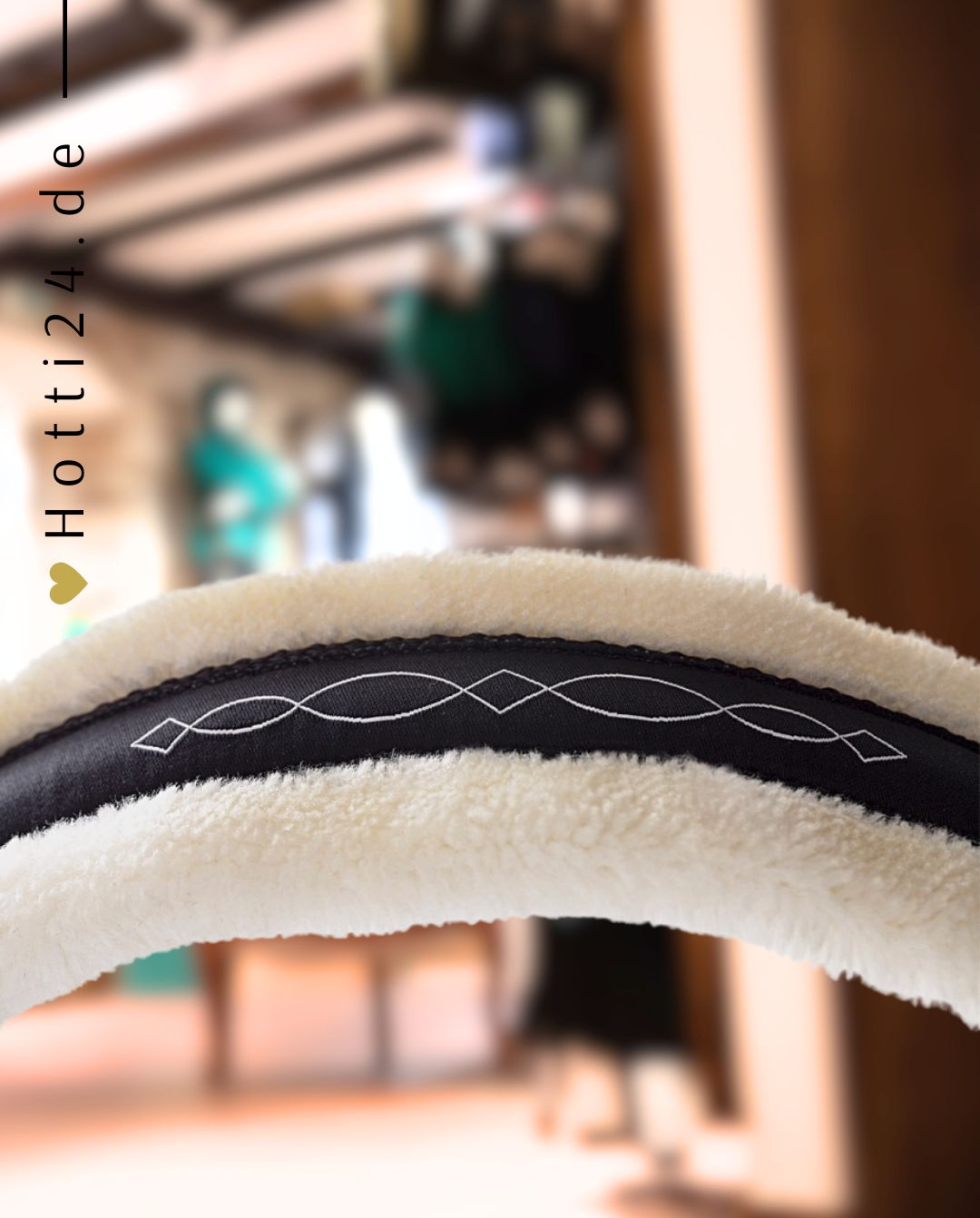 Equiline »Halfter Tom mit Fell Black