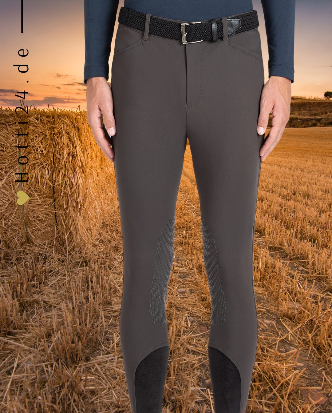 Die vorliegende Datei enthält Informationen über die Herren Reithose "Elark KnieGrip" von EQUILINE. Diese Reithose ist in der Farbe "129" erhältlich und trägt die Artikelnummer EW023PN08305-129. Die "Elark KnieGrip" Reithose wurde speziell für männliche Reiter entwickelt, um Komfort und Halt im Sattel zu bieten. Sie können diese Herren Reithose auf der Website www.hotti24.de erwerben