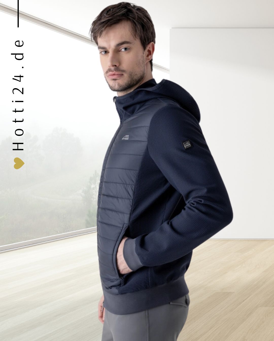 Equiline »Herren Steppjacke Ever Blau, unsere Kapuzenjacke für Herren, wo technische Innovation auf Umweltbewusstsein trifft, erzielst du beim Training erstklassige Ergebnisse und leistest gleichzeitig einen Beitrag für unseren Planeten Artikelnummer es024pr09515-002 erhältlich bei www.Hotti24.de - Jacke von der Seite