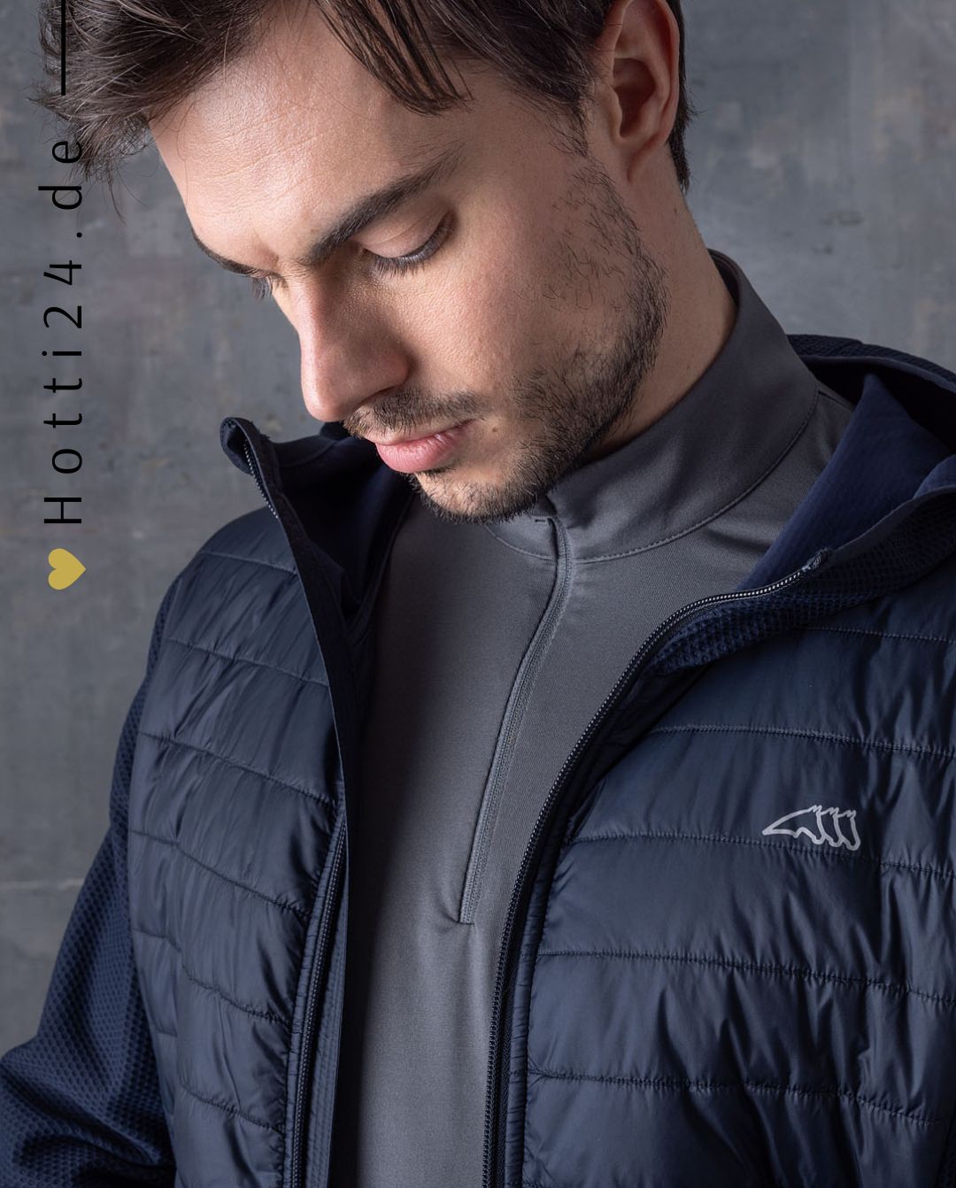 Equiline »Herren Steppjacke Ever Blau, unsere Kapuzenjacke für Herren, wo technische Innovation auf Umweltbewusstsein trifft, erzielst du beim Training erstklassige Ergebnisse und leistest gleichzeitig einen Beitrag für unseren Planeten Artikelnummer es024pr09515-002 erhältlich bei www.Hotti24.de