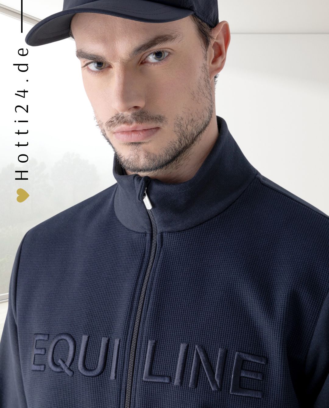 Equiline »Herren Sweatjacke Egar Blau, mit hohem Kragen aus einem einzigartigen dreidimensionalen Gewebe. Eine perfekte Kombination aus Stil und Komfort. Mit zwei praktischen Eingrifftaschen mit Reißverschluss Artikelnummer es024pr09517-002 erhältlich bei www.Hotti24.de