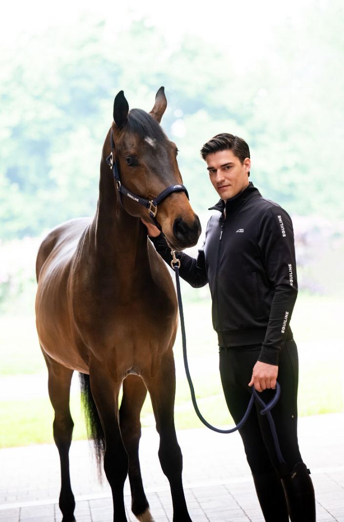 Equiline Trainingsjacke Eqcizo Schwarz 🚩KI Bilder Klärung