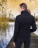 Euro Star »Damen Reitjacke Schwarz, eine exzellente Jacke, sie ist eine ideale Wahl für Outdoor, oder zum Laufen & Walking und für Damen geeignet. Ihre taillierten Nähte sorgen für einen femininen Schnitt. Artikelnummer 9122-3006-9000 erhältlich bei www.Hotti24.de