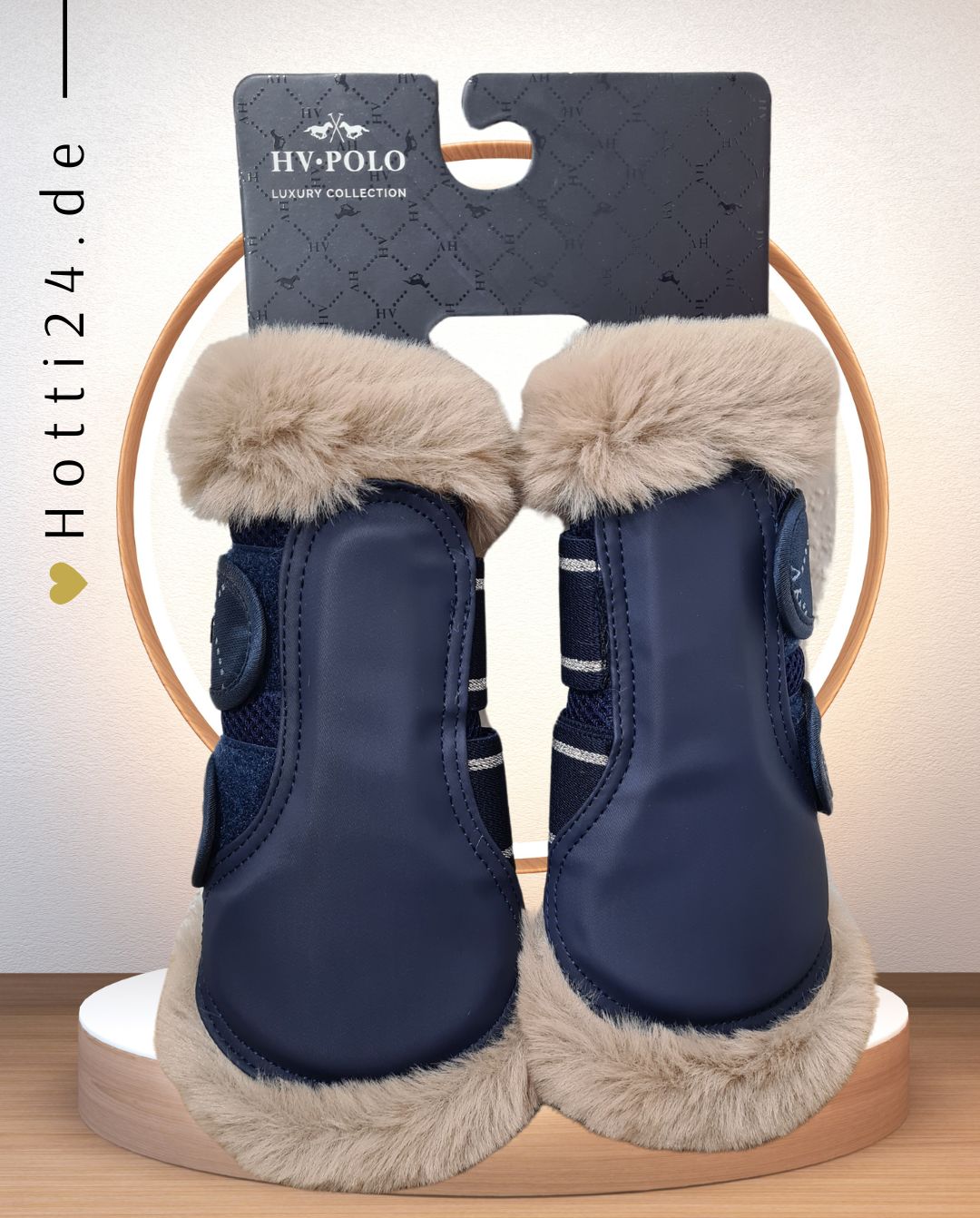 HV Polo »Pferde Dressurgamaschen HVPWelmoed Shine Blau - Aus Allover-Jacquard-Material gefertigt, anatomisch geformt und mit zusätzlichem Schutz an der Aufprallzone des Pferdebeins Artikelnummer 2802093451-5187 erhältlich bei www.Hotti24.de - Gamsche von hinten